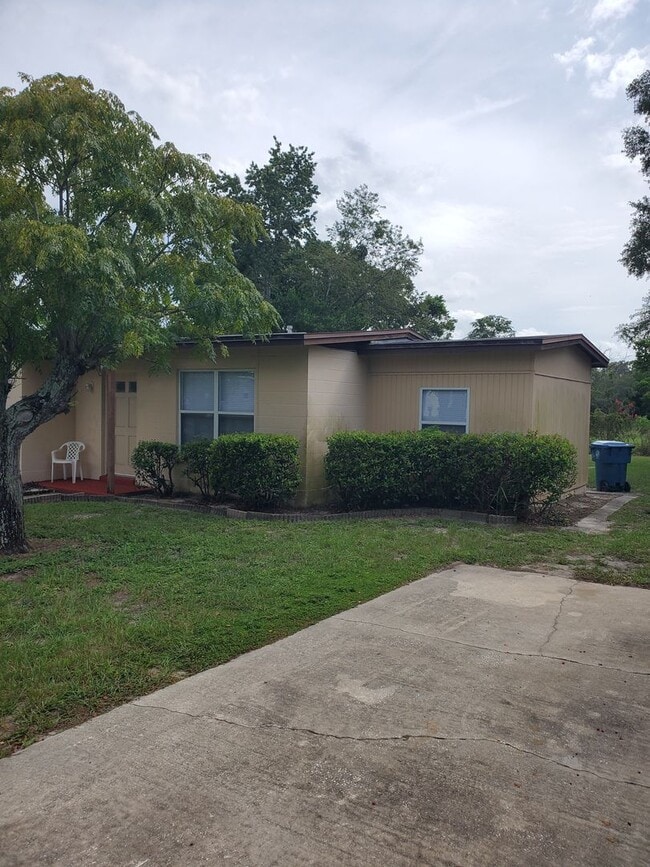 Building Photo - Clean & Cozy 2 Bedroom Home