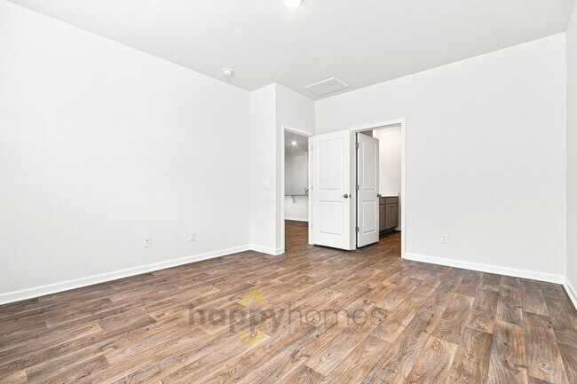 Building Photo - 644 Ladywood Dr