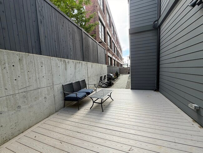 Building Photo - 610 Rutherford Ave