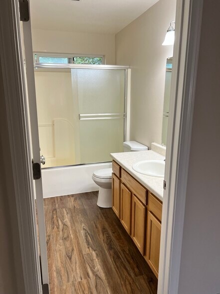 Building Photo - 5555 Glenridge Way