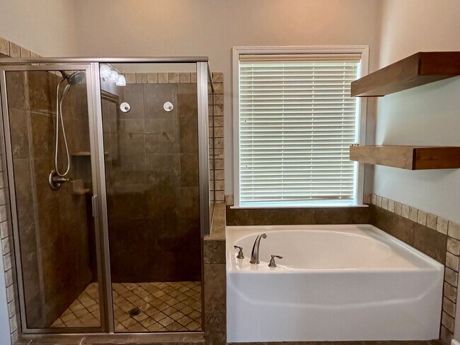 Building Photo - Deer Creek - 4BR/ 2 story/ 2500+SQFT
