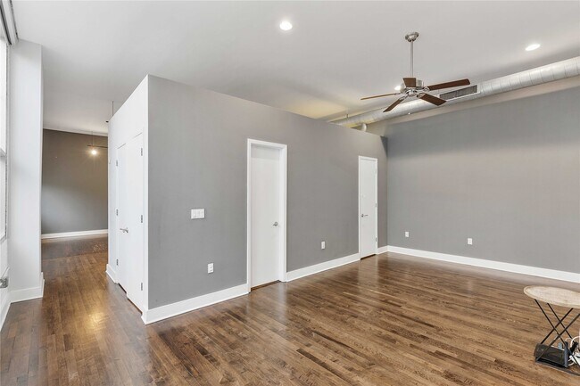 Building Photo - 1312 Live Oak St