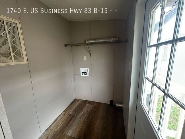 Building Photo - 15 B St