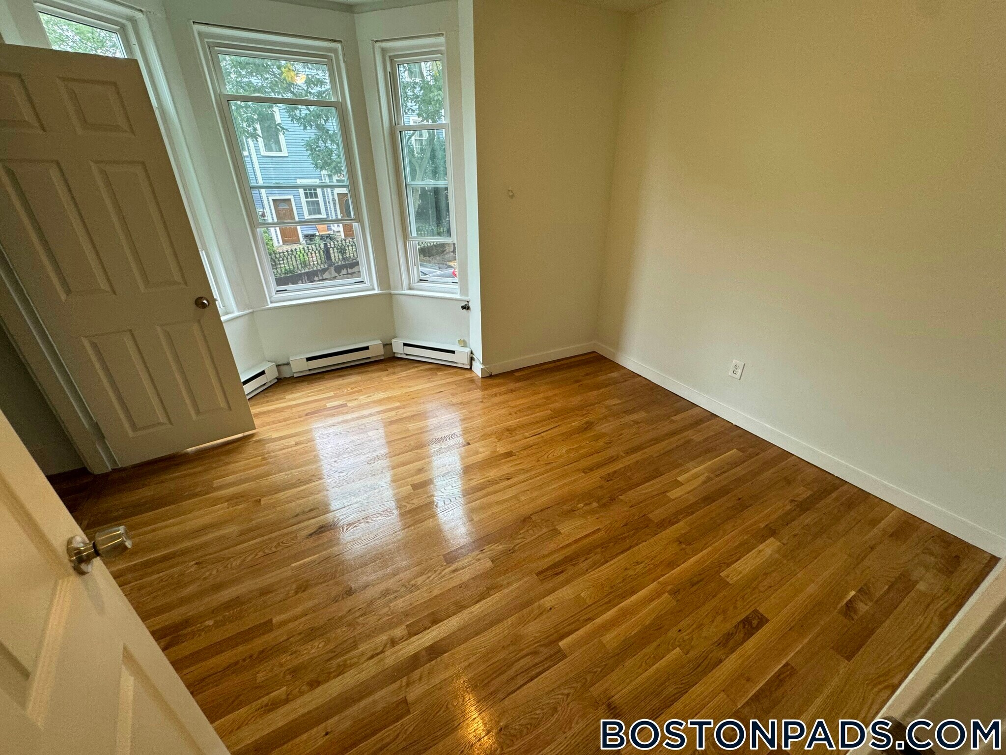 Building Photo - 506 E Broadway