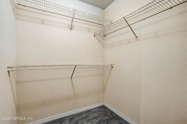 Building Photo - 13700 Richmond Park Dr N