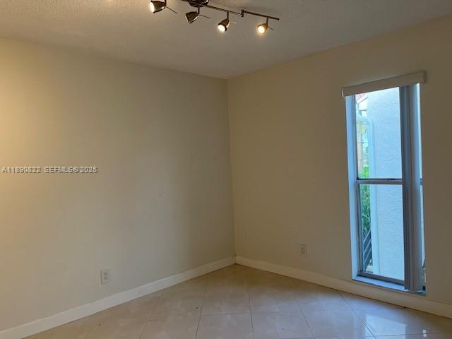 Building Photo - 5304 NE 6th Ave