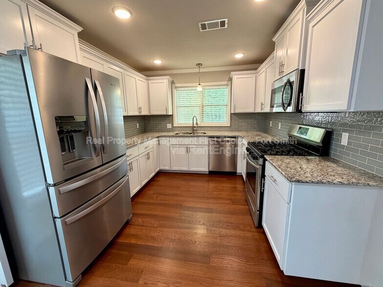 Building Photo - 2120 Garner Ln