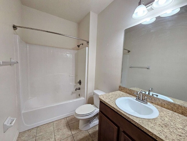 Building Photo - Spacious Phillips Landing Home w/ Walk-In ...