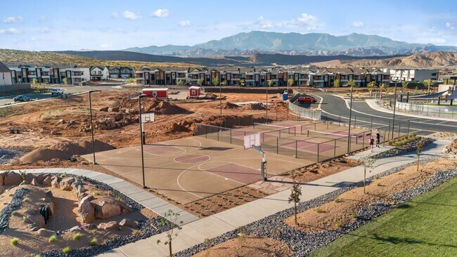 Building Photo - Room for Everything! 5 Bedroom Plus Den Home in Long Valley