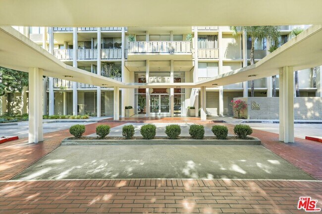 Building Photo - 4411 Los Feliz Blvd