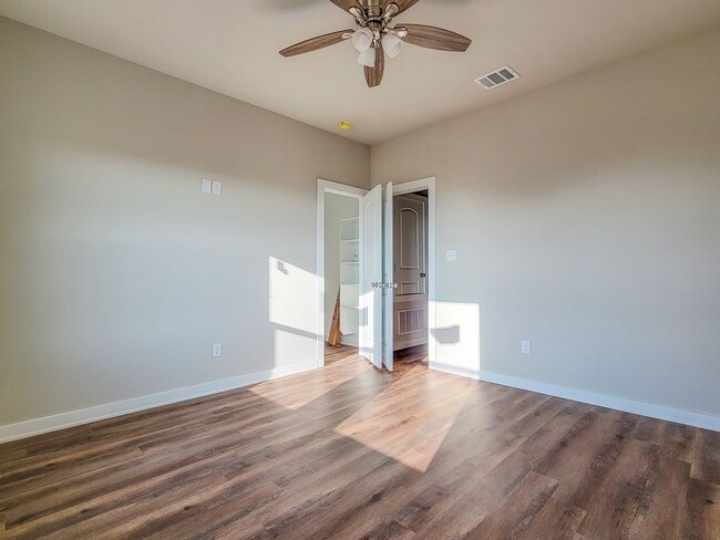 Building Photo - 3 BR/2 BA in Corsicana!