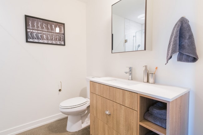 Building Photo - 1540 W Monroe St