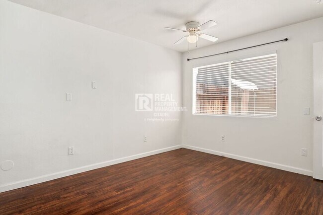 Building Photo - 3009 Canyon Crest Dr