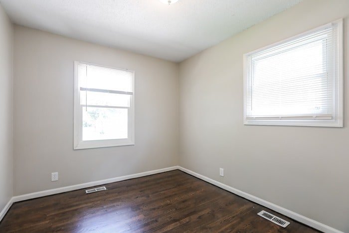 Building Photo - 833 N Ponca Dr