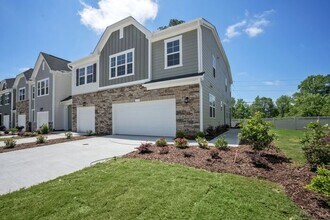 Building Photo - End Unit Townhome | Screened Back Porch | ...