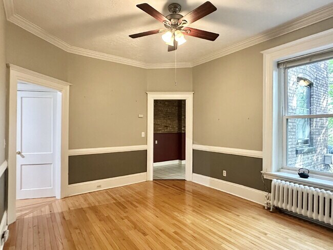 Building Photo - Charming 1 Bedroom Across from Washington ...
