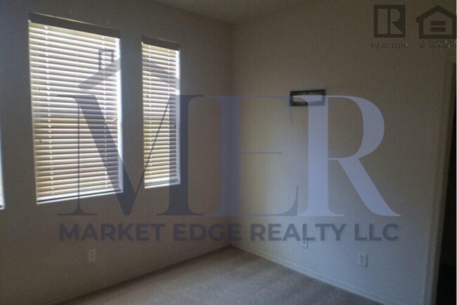 Building Photo - 4Bed/2.5Bath House at Litchfield/Greenway!...