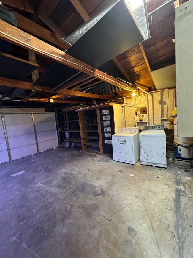 Building Photo - 3 Bedroom House on Tolowa Street