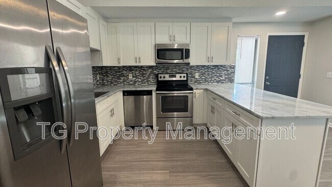 Building Photo - 217 Loring Ct