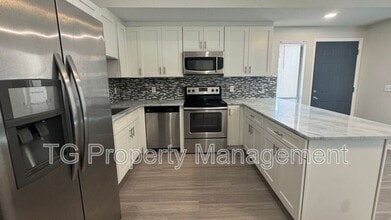 Building Photo - 217 Loring Ct