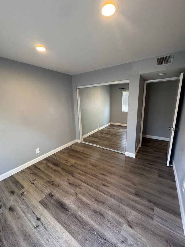 Building Photo - 25941 Montemar