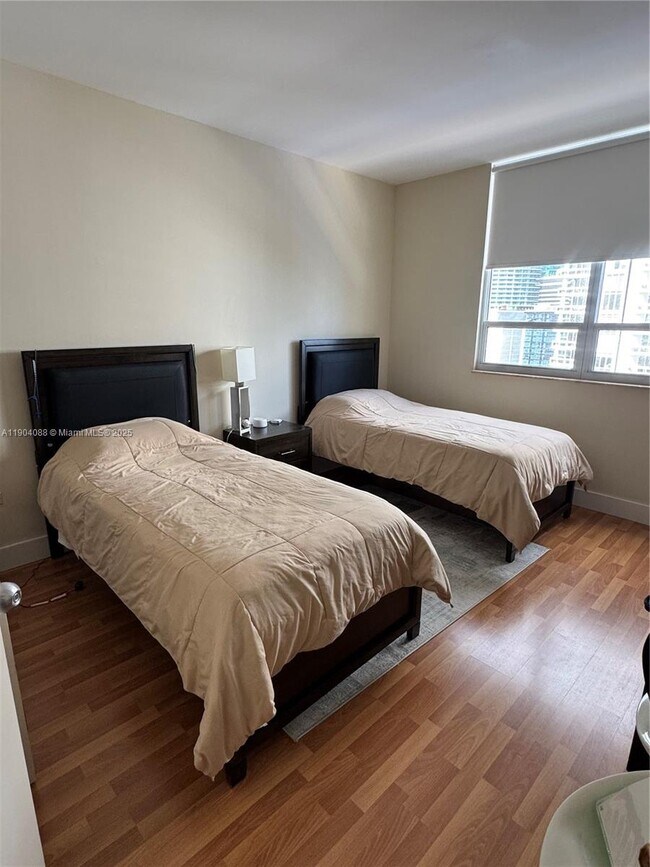 Building Photo - 801 Brickell Key Blvd