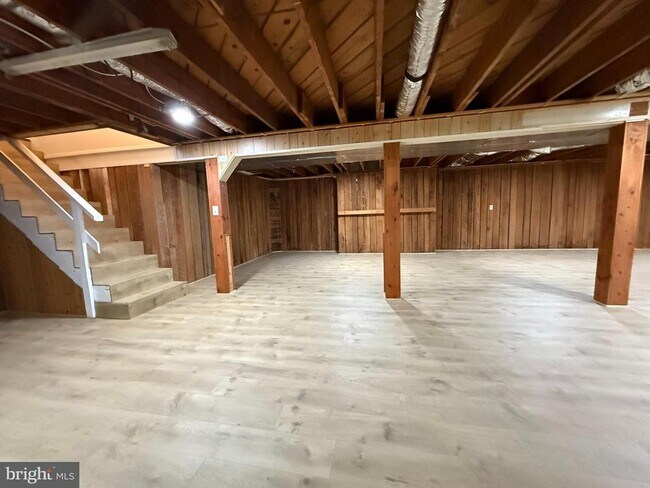 Building Photo - 7697 Hedgesville Rd