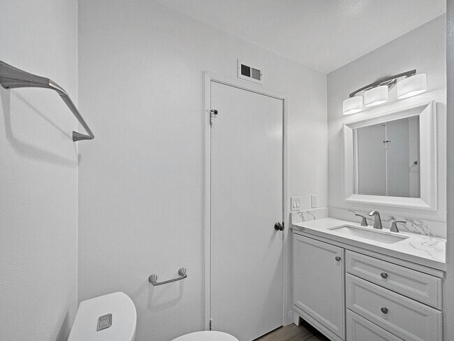 Building Photo - Upgraded 3BD/2BA House in University City ...