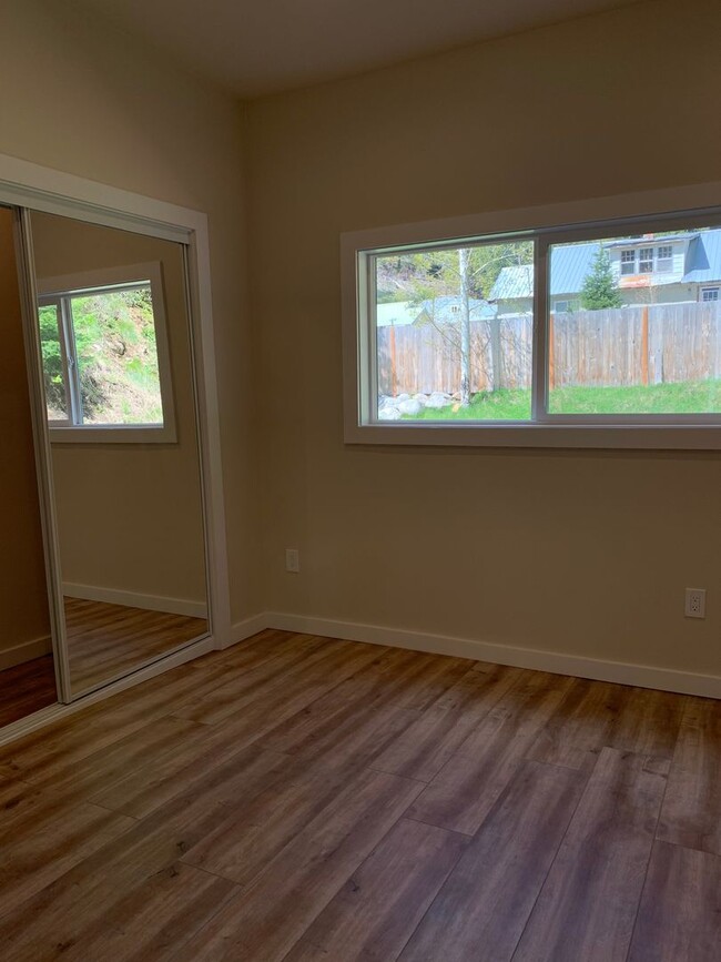 Building Photo - Remodeled 3 bedroom 1.5 bath house located...