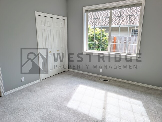 Building Photo - 632 NW Pacific Grove Dr
