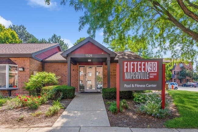 Building Photo - Fifteen 98 Naperville