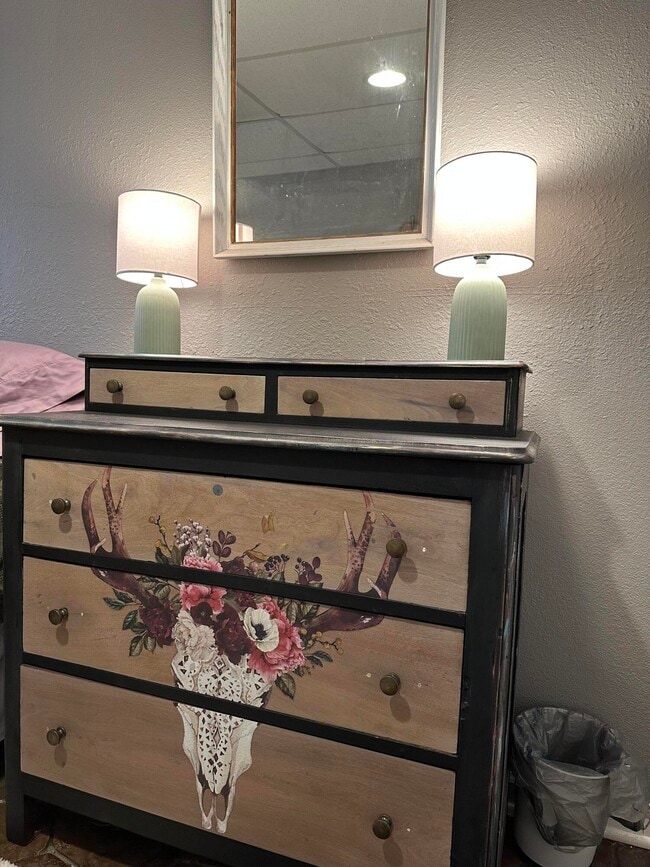 Building Photo - 1601 Hinkson Ave