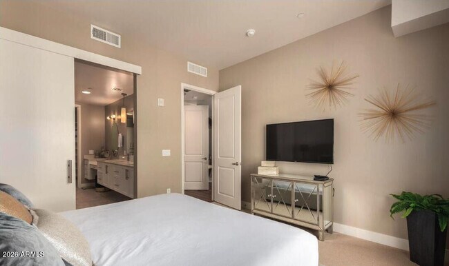 Building Photo - 7300 E Earll Dr