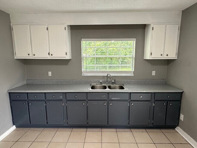 Building Photo - 1207 Bay Ave