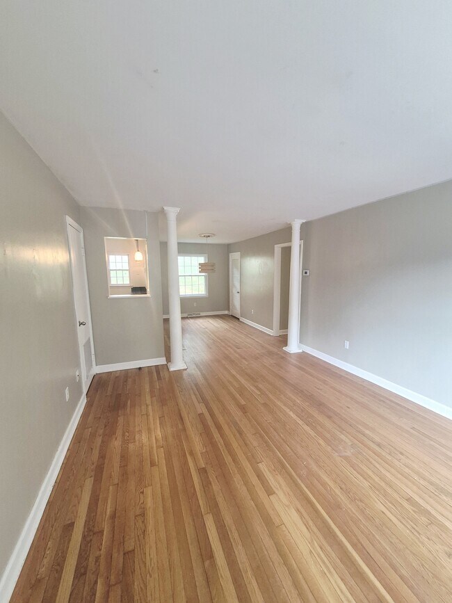 Building Photo - 2404 Barracks Ct