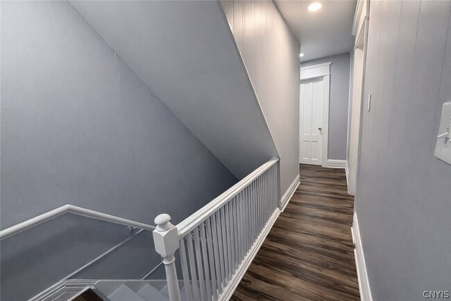 Building Photo - 15 School St