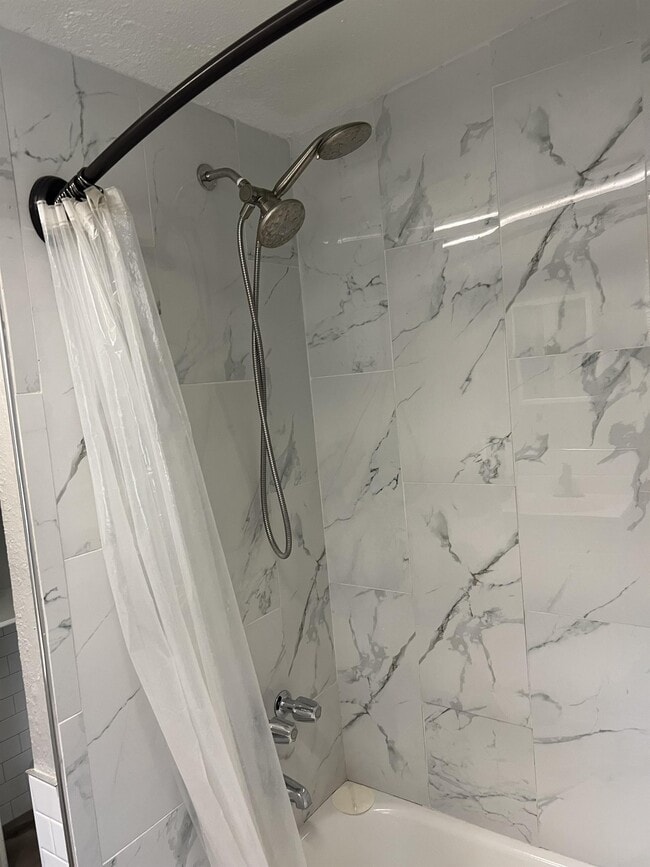 Building Photo - 4207 N Beaver Ave