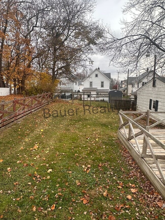 Building Photo - 3 -4 Bedroom Home Near Brookside Park