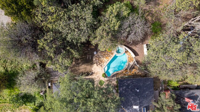 Building Photo - 19439 Oxnard St