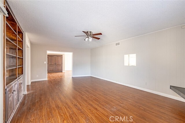 Building Photo - 2221 Palm Cir