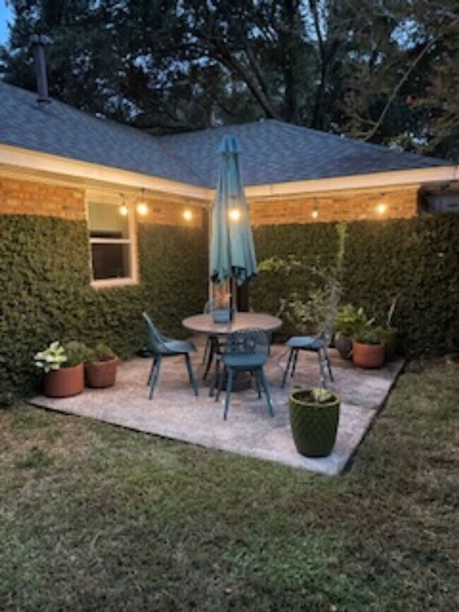 Building Photo - Great Home in Country Club Estates off Brentwood - Heart of South Baton Rouge