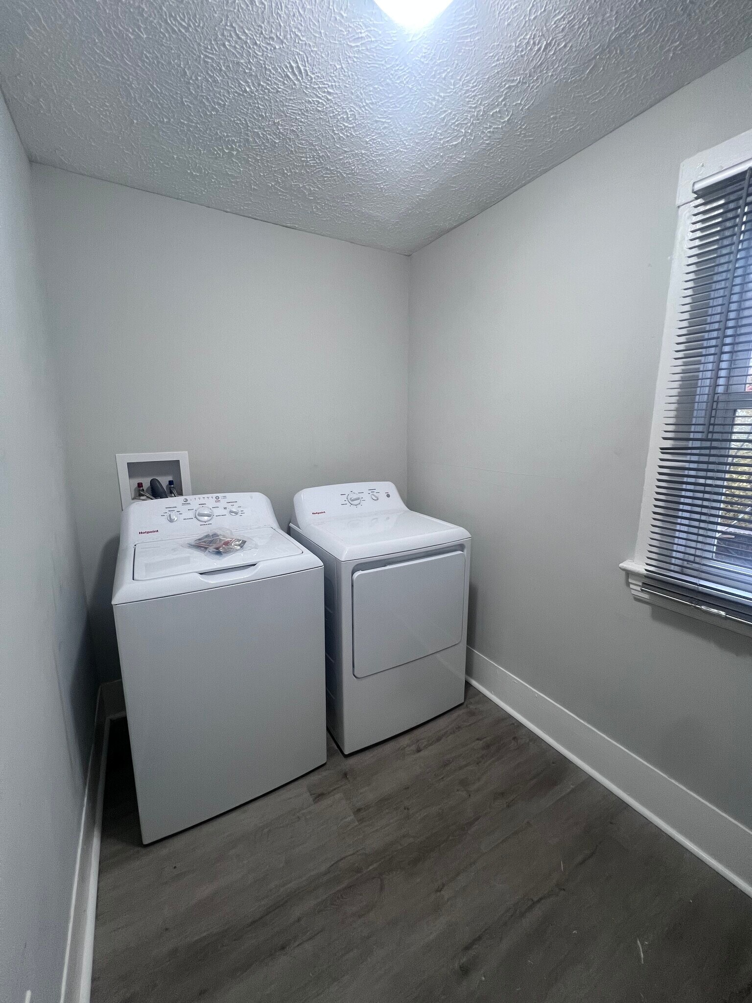 Laundry room - 2018 Corning Ave