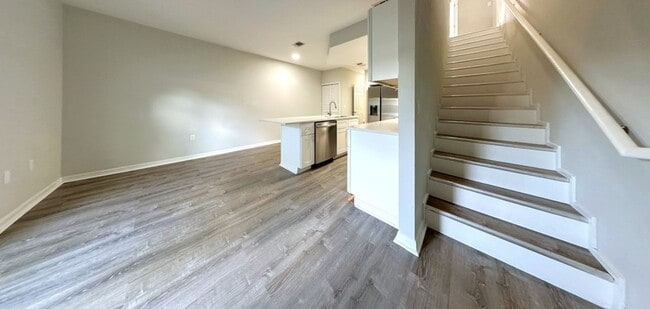 Building Photo - 4330 Tyler Cir N