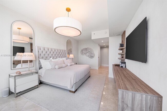 Building Photo - 100 South Pointe Dr