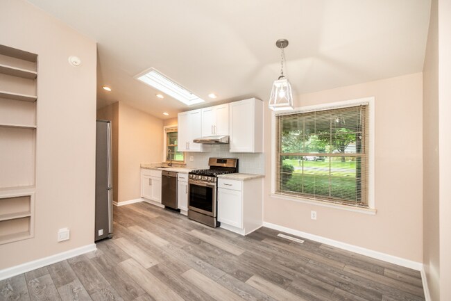 Building Photo - 1239 Ashover Dr