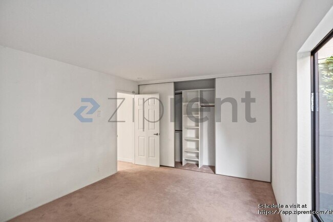 Building Photo - 2000 Rock St