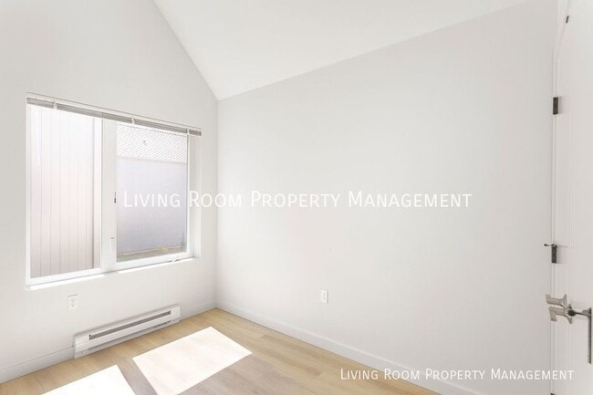 Building Photo - Brand New Modern 6BR Row House Townhome