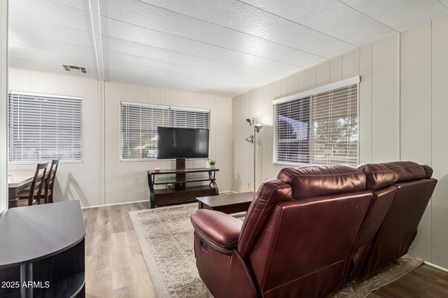 Building Photo - 2650 W Union Hills Dr
