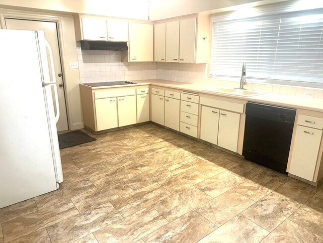 Building Photo - 4548 N Meridian Ave