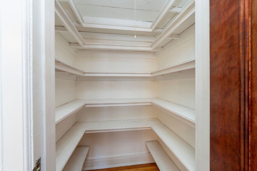 Building Photo - 3401 Greenway